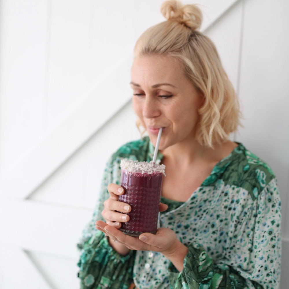 Tropical Blueberry Smoothie by @aliceinhealthyland